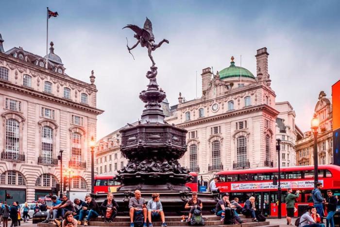 London, 5 Mins From Soho, 10 Mins Covent Garden Apartment *