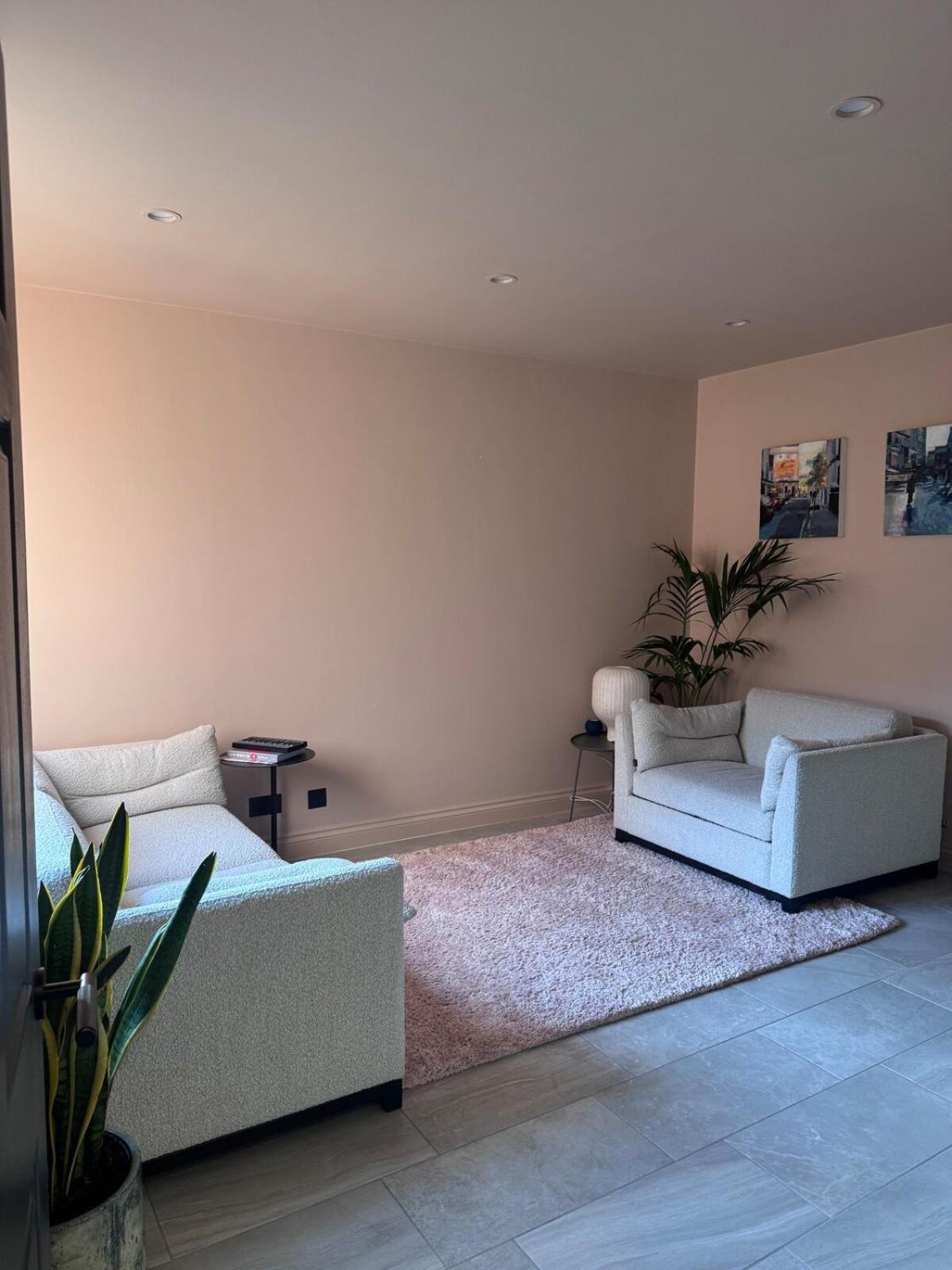 London, 5 Mins From Soho, 10 Mins Covent Garden